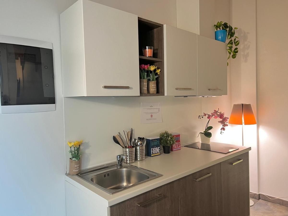 Bnbook Residence Matteotti ノヴァーラ エクステリア 写真