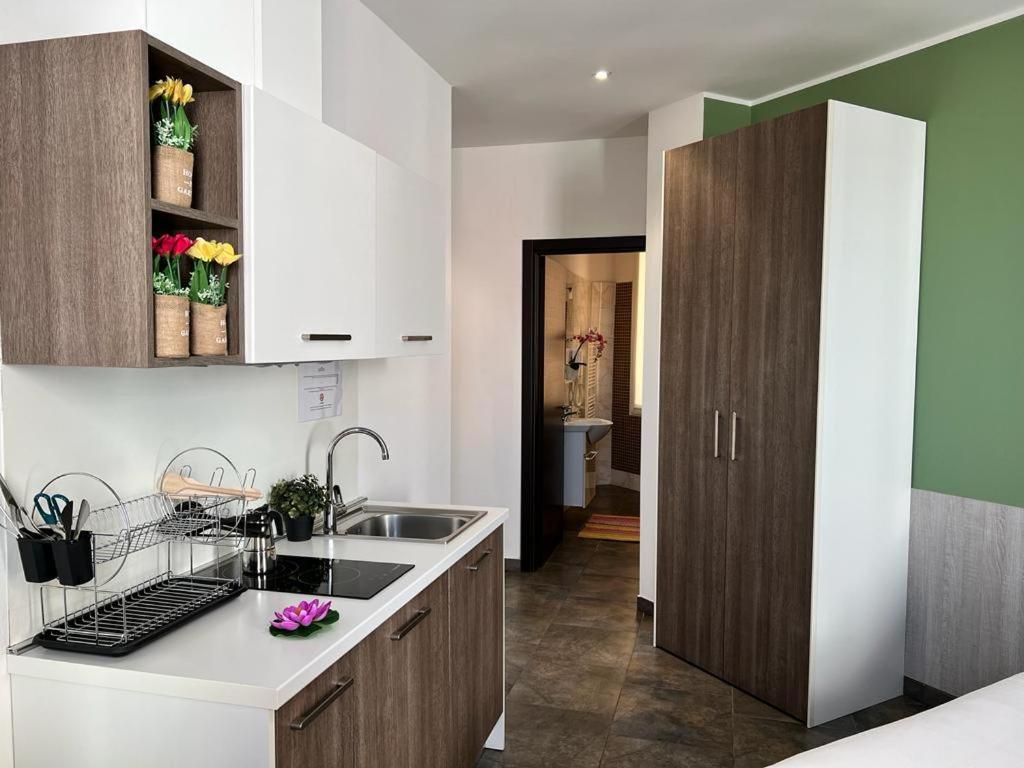 Bnbook Residence Matteotti ノヴァーラ エクステリア 写真